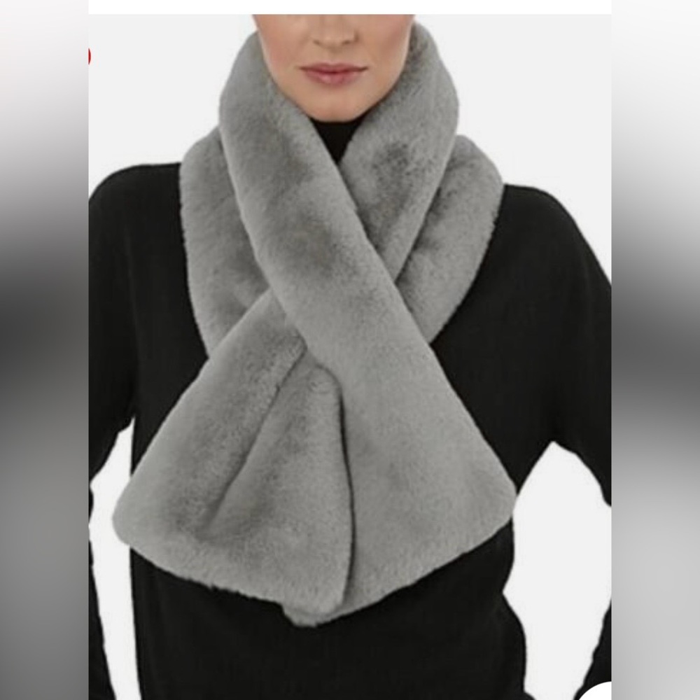 Like new Faux Fur Scarf Pull through in tapue  color .